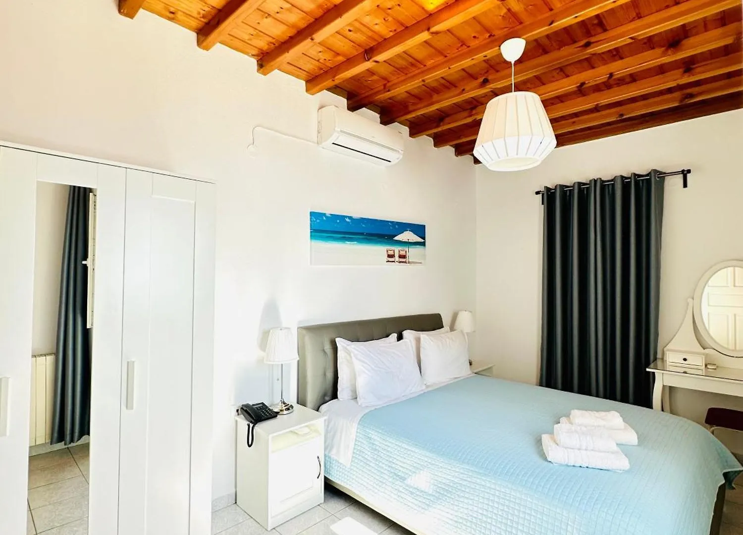 Villa Oceania Tourlos 3*,  Greece